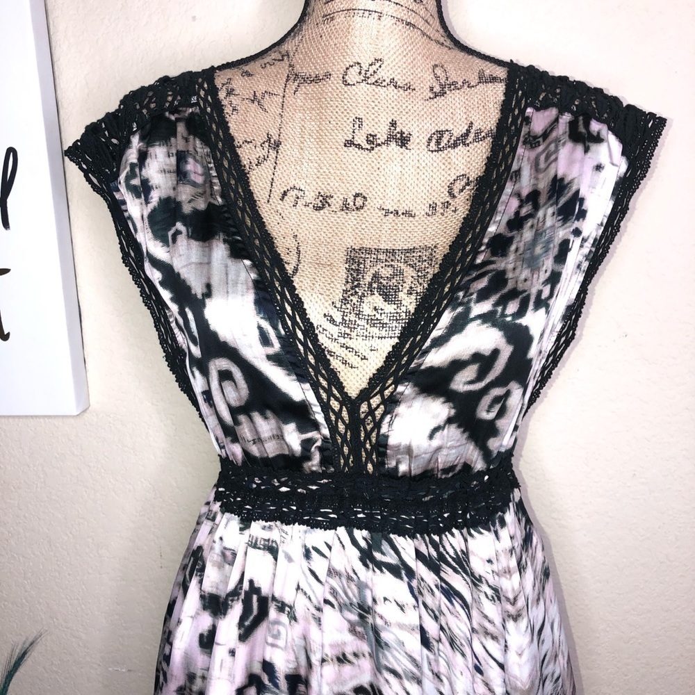 Hazel Empire Waist V Neck Crocheted Lace Trim Pattern Cream & Black Dress Size S - Picture 3 of 7